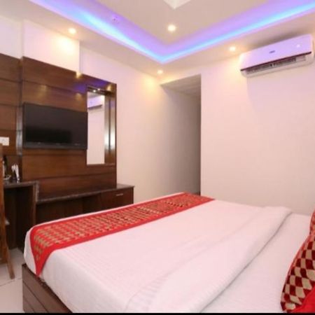 Hotel Silver Palm Zirakpur Экстерьер фото