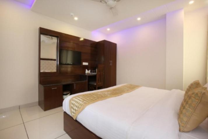 Hotel Silver Palm Zirakpur Экстерьер фото